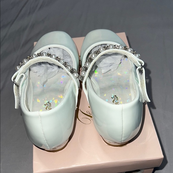 Elegant White Mary Jane Shoes - Picture 3 of 9